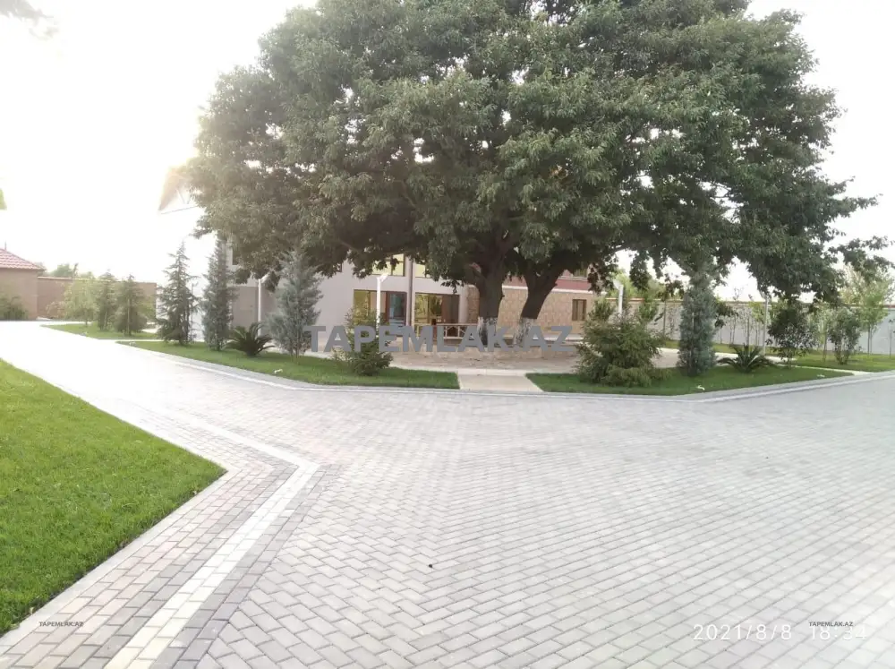 Satılır 8 otaqlı 750 m² Villa